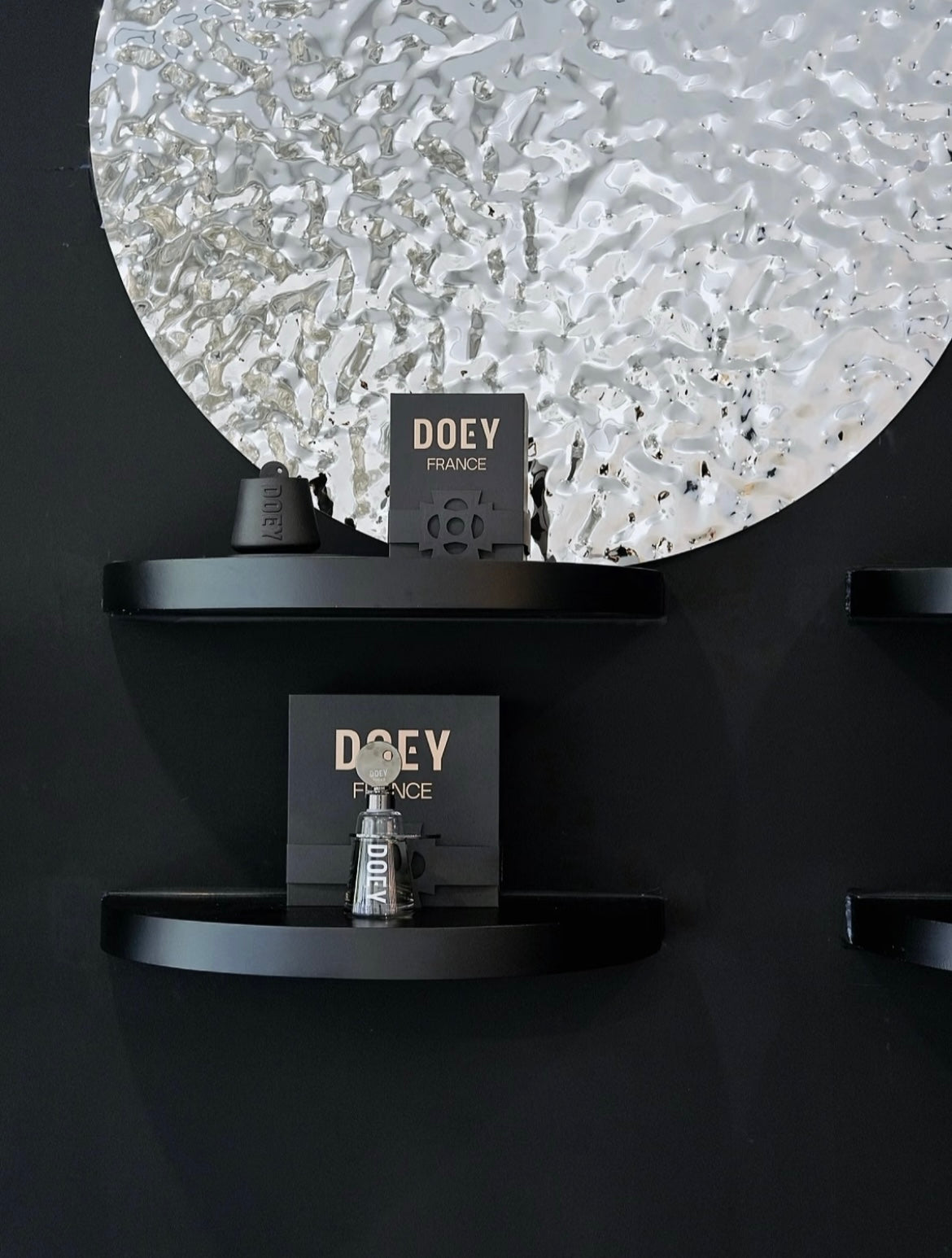 The Art of Discovery: Navigating Your Olfactory Identity